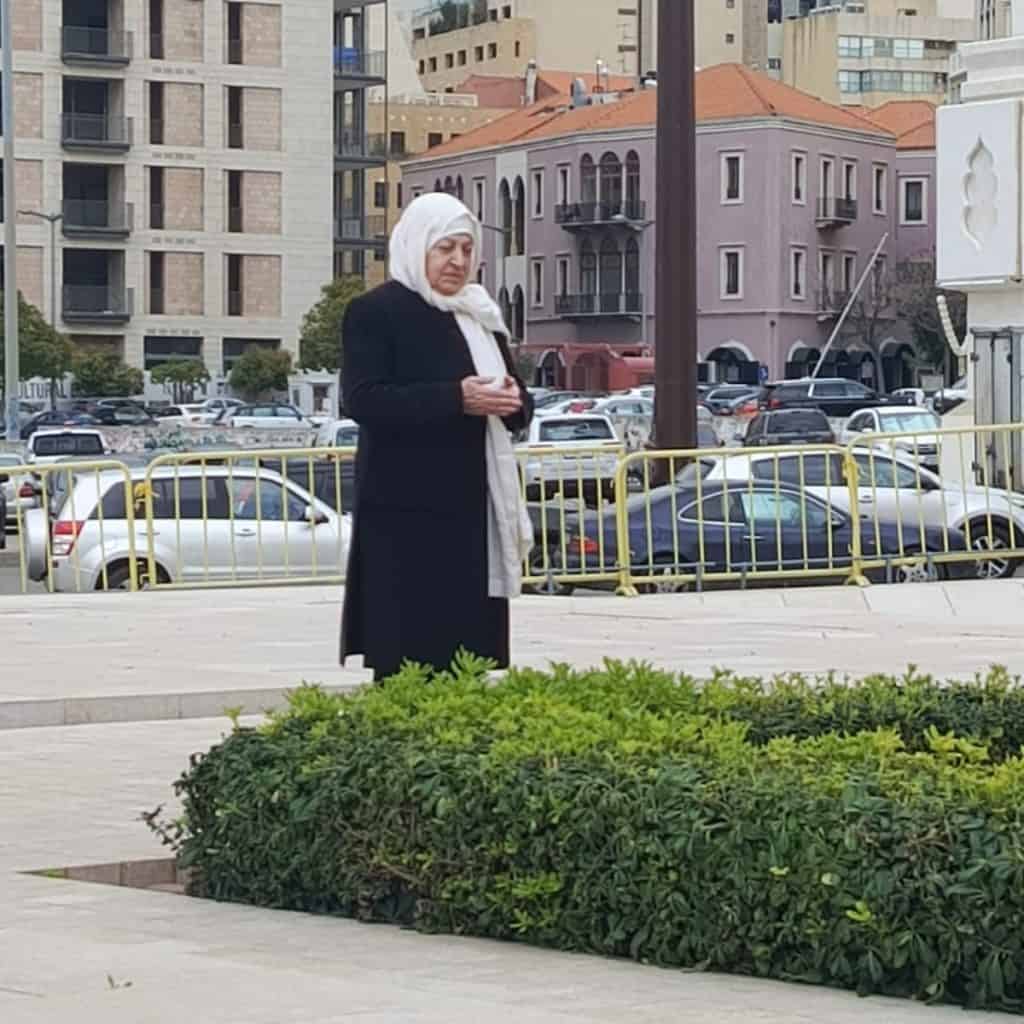  Bahia Hariri recites Al-Fatiha at the tomb of the martyred Prime Minister