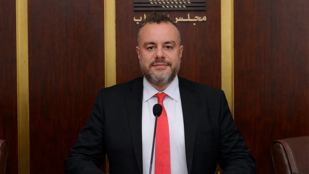 عبد المسيح: سأتقدم بإقتراح قانون معجل مكرر يجرّم ويعاقب كل من يُرصد جالساً خلال عزف النشيد الوطني