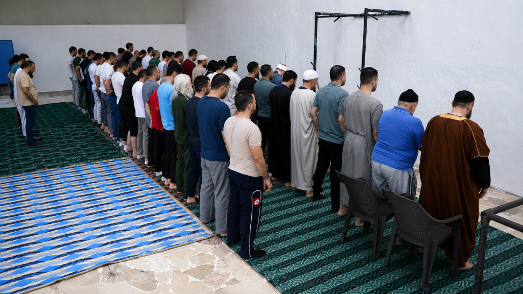 صلاة عيد الأضحى في سجن رومية برعاية هيئة رعاية السجناء وأسرهم التابعة لدار الفتوى
