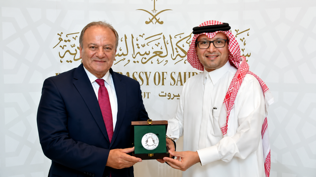 السفير البخاري المندمج مع مكونات البلد