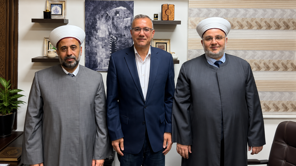 النائب السابق علي درويش في جولة تهنئة بالعام الهجري : التشديد على استقرار طرابلس وتعزيز دور المحاكم الشرعية