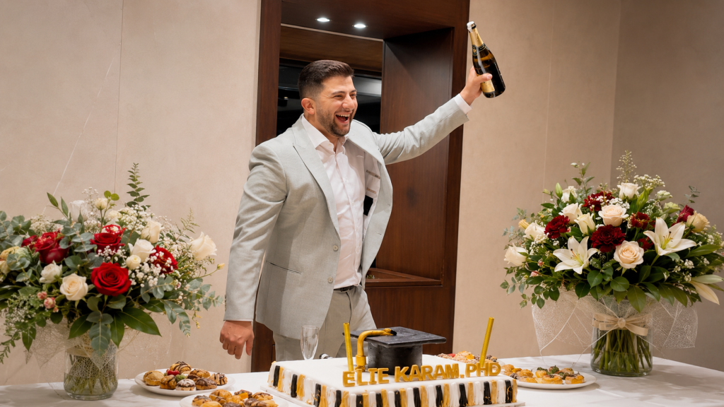 الدكتور المهندس إيلي الياس كرم اقترن طموحه بالإرادة، وتسلّح بالعلم، حتى أصبحت المستحيلات محطاتٍ على طريق النجاح “بتقدير جيد جداً”