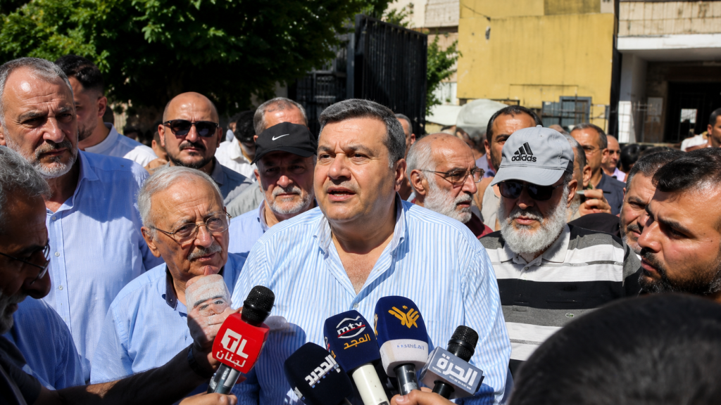 تصعيد في طرابلس للمطالبة بإقالة وزيرة الشؤون… وتحذير من كارثة اجتماعية بعد وقف مساعدات “أمان”