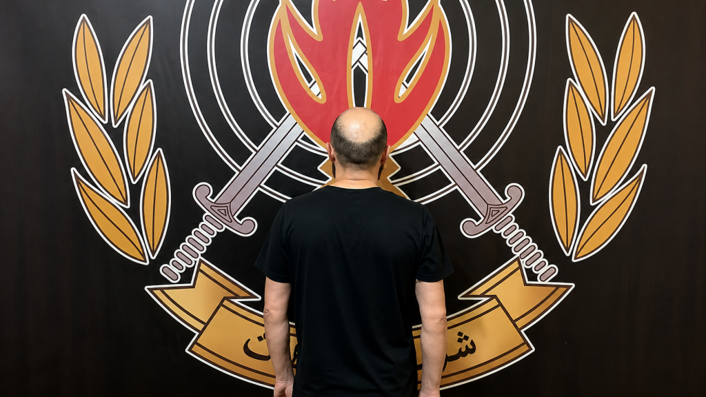 ساعد شخصًا في حجز غرفة في أحد فنادق المعاملتين ثم قام بسرقته، وشعبة المعلومات تكشف هويّته وتوقفه