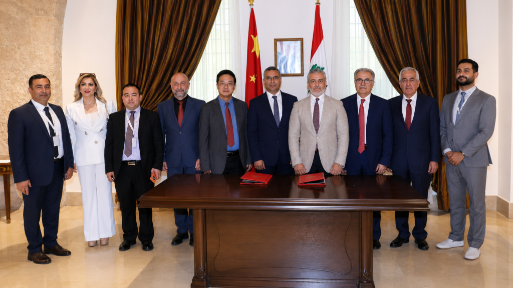 لبنان والصين وقعا في السرايا الحكومية اتفاقية للاستثمارفي قطاع القنب والنباتات الطبية العطرية