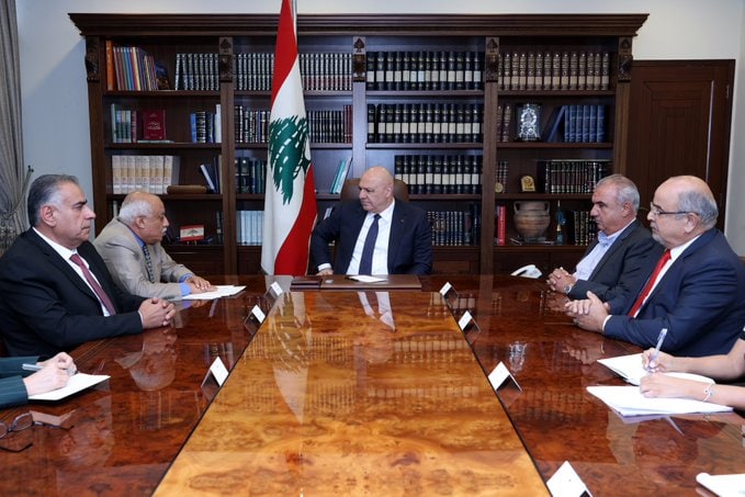 الرئيس عون يعد وفد مالكي الشاحنات العاملة على الترانزيت بمتابعة مطالبهم مع الوزراء المعنيين