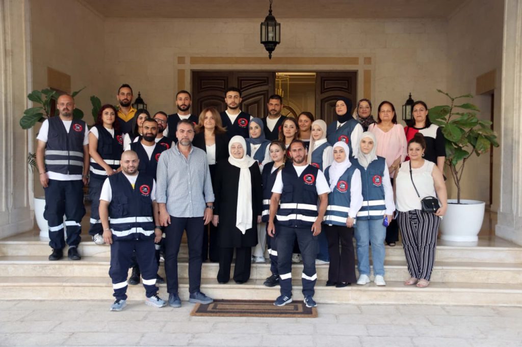 بهية الحريري تُكرّم فريق الجهاز الطبي المتنقل والمركز الطبي الإجتماعي في مؤسسة الحريري