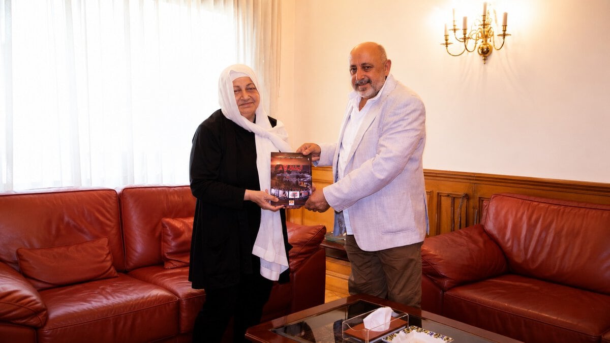 بهية الحريري تتسلم من خالد الكردي كتابه” لبنان ٨٢.. سنوات النار والرصاص (١٩٨٢-١٩٩٢)”