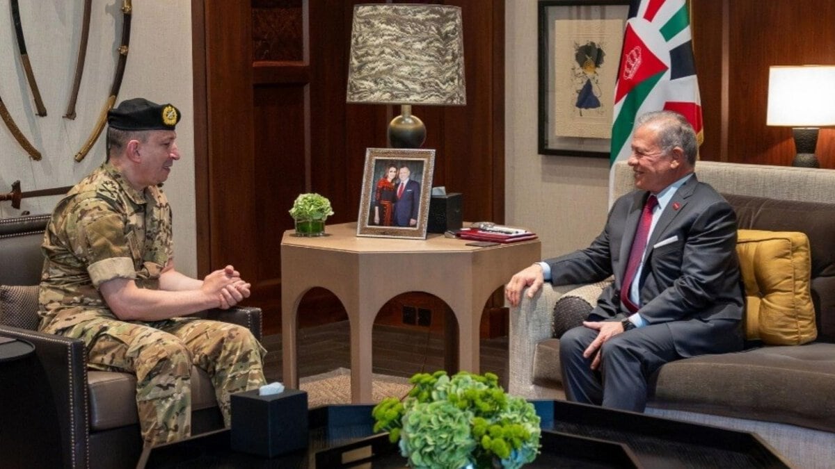 الملك عبدالله الثاني لقائد الجيش العماد هيكل: الأردن إلى جانب لبنان ودعم كامل للجيش ومؤتمر باريس