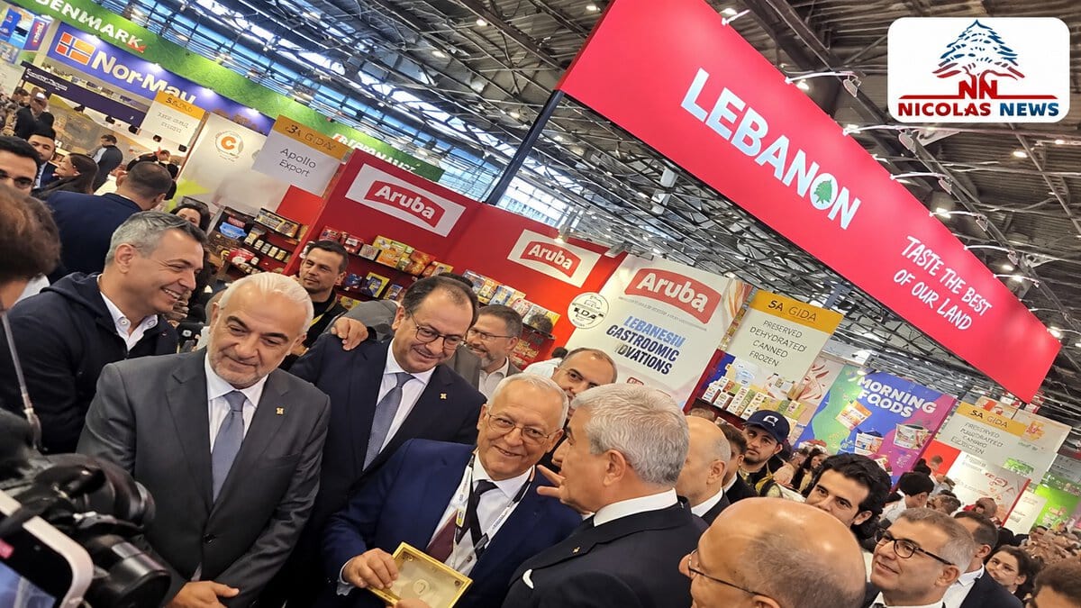 أسعد الحريري كرم رئيس مجلس إدارة شركة ORIENCO SAS في فرنسا تقديراً لإنجازاته في دعم الاقتصاد اللبناني